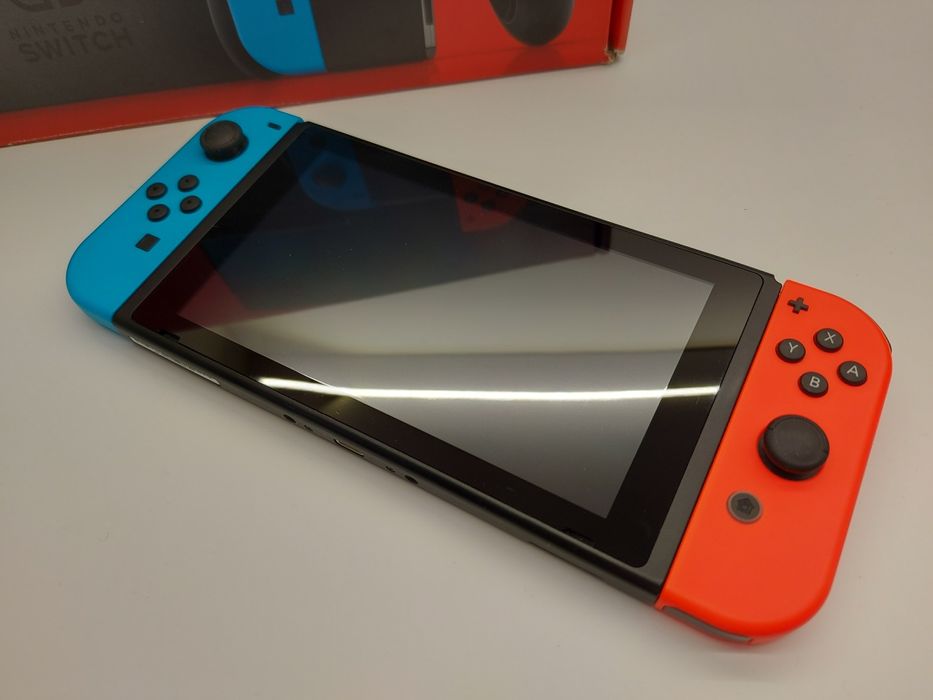 Konsola Nintendo Switch zestaw + etui gratis