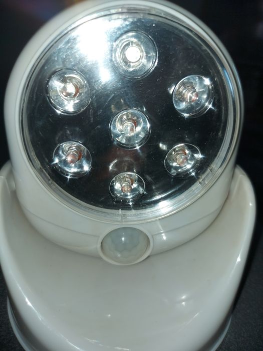 Lampka z czujnikiem ruchu