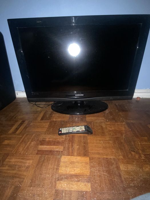 Tv avariada para possivel arranjo ou pecas