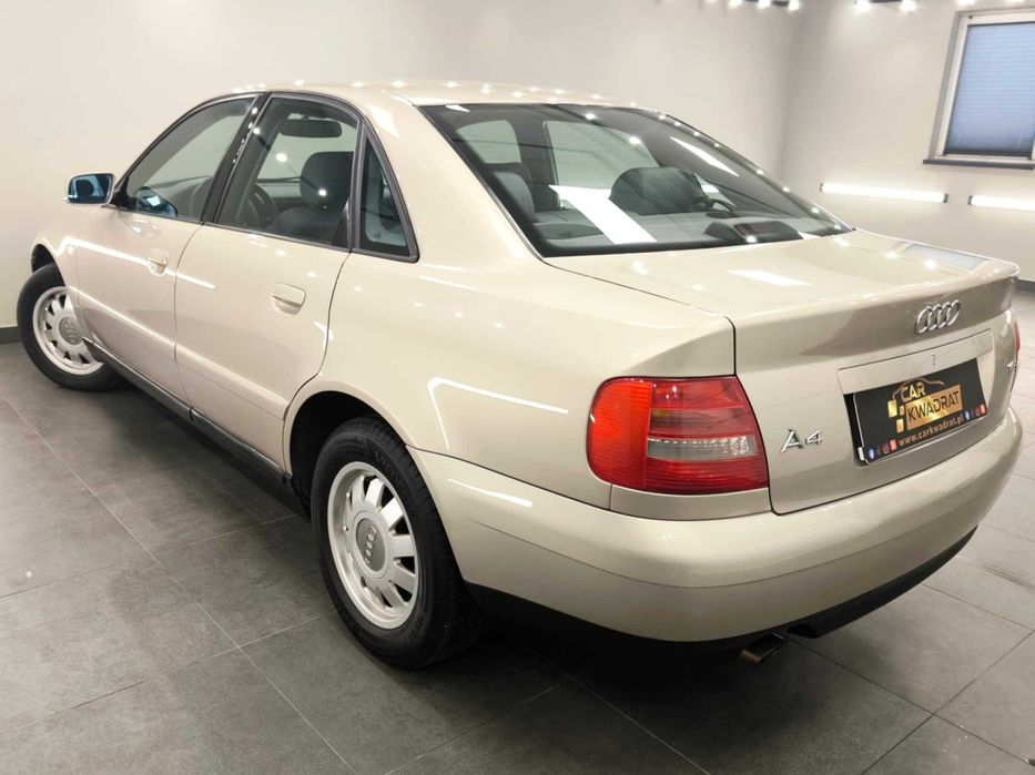 *** Audi A4 LIFT 1.6Mpi Bezwypadkowy Serwisowany 2 klucze TOP STAN ***