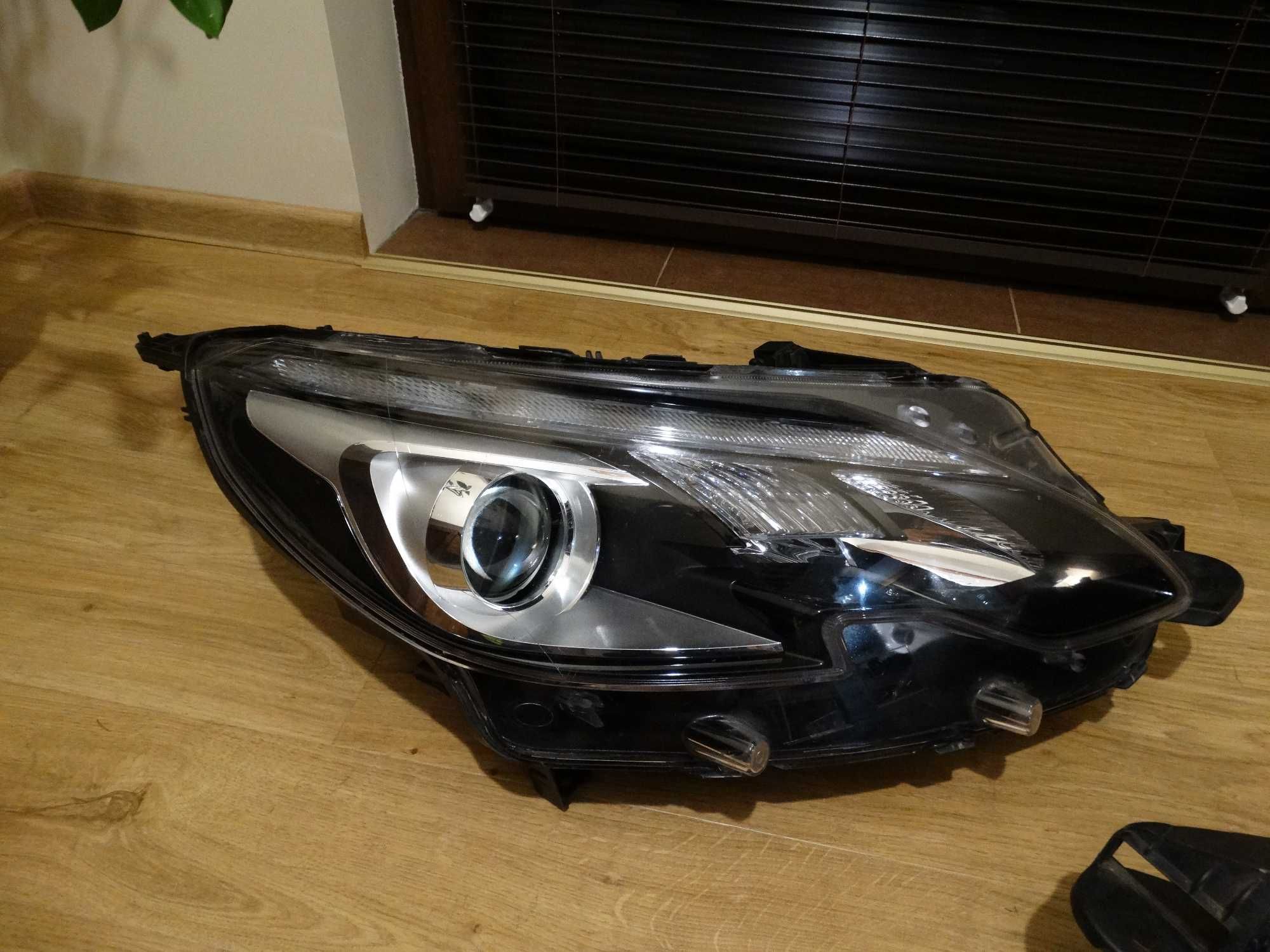 Lampy Peugeot 2008 Lift L i R