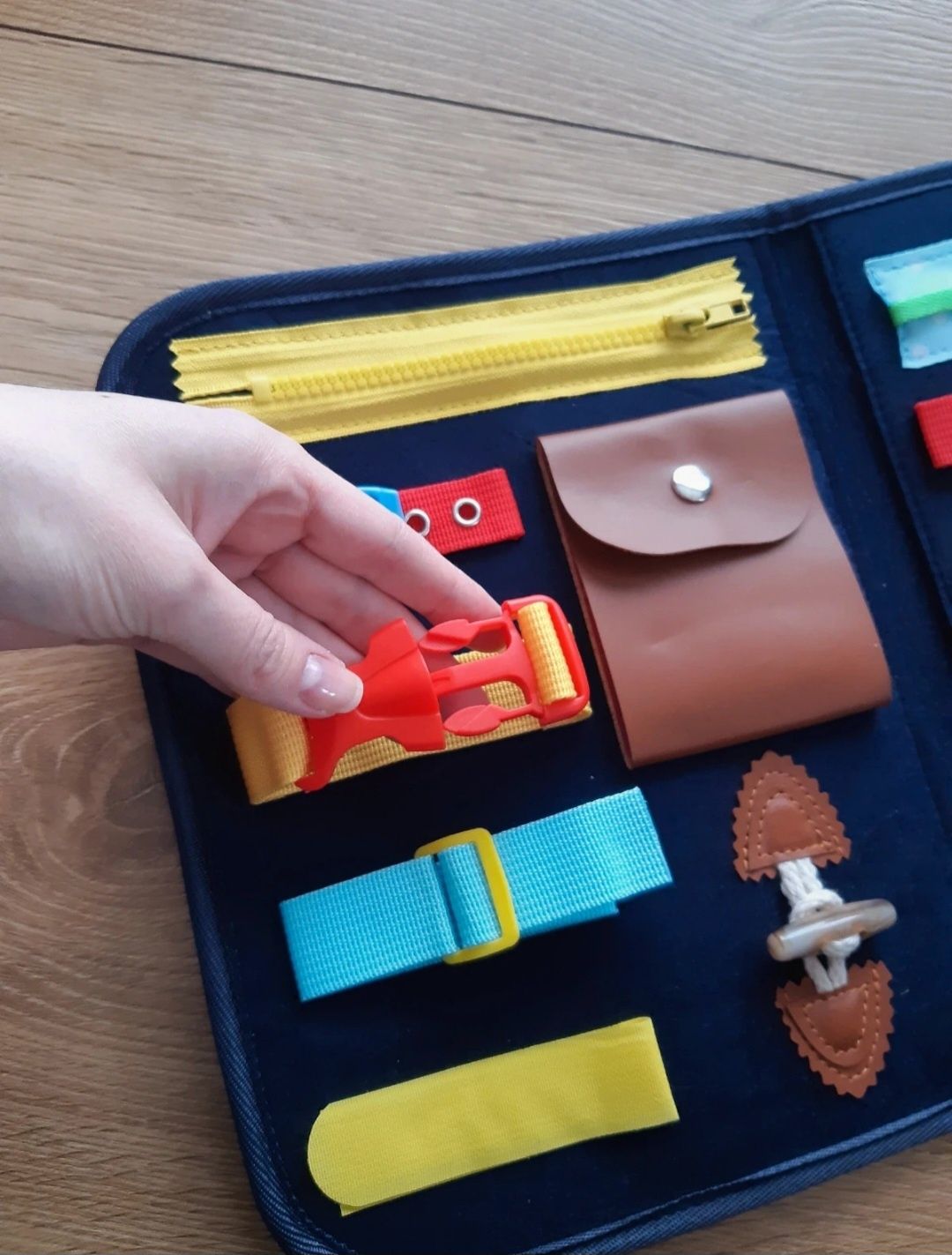 Montessori nowa teczka walizka tablica sensoryczna manipulacyjna