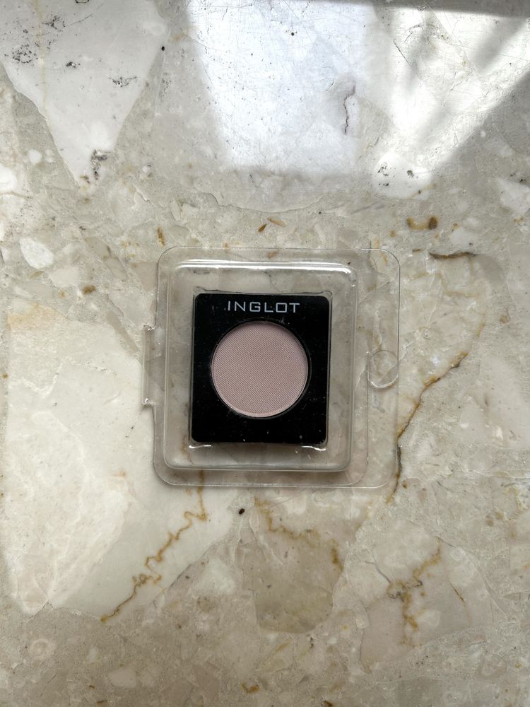 Cienie do powiek Inglot, Mac, Nyx, róż Neo Make-up, balsam do ust