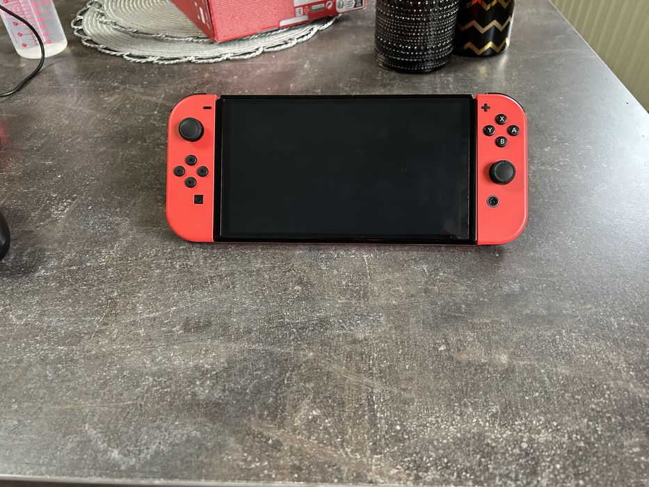 Sprzedam Nintendo switch oled Mario red edition w stanie idealnym