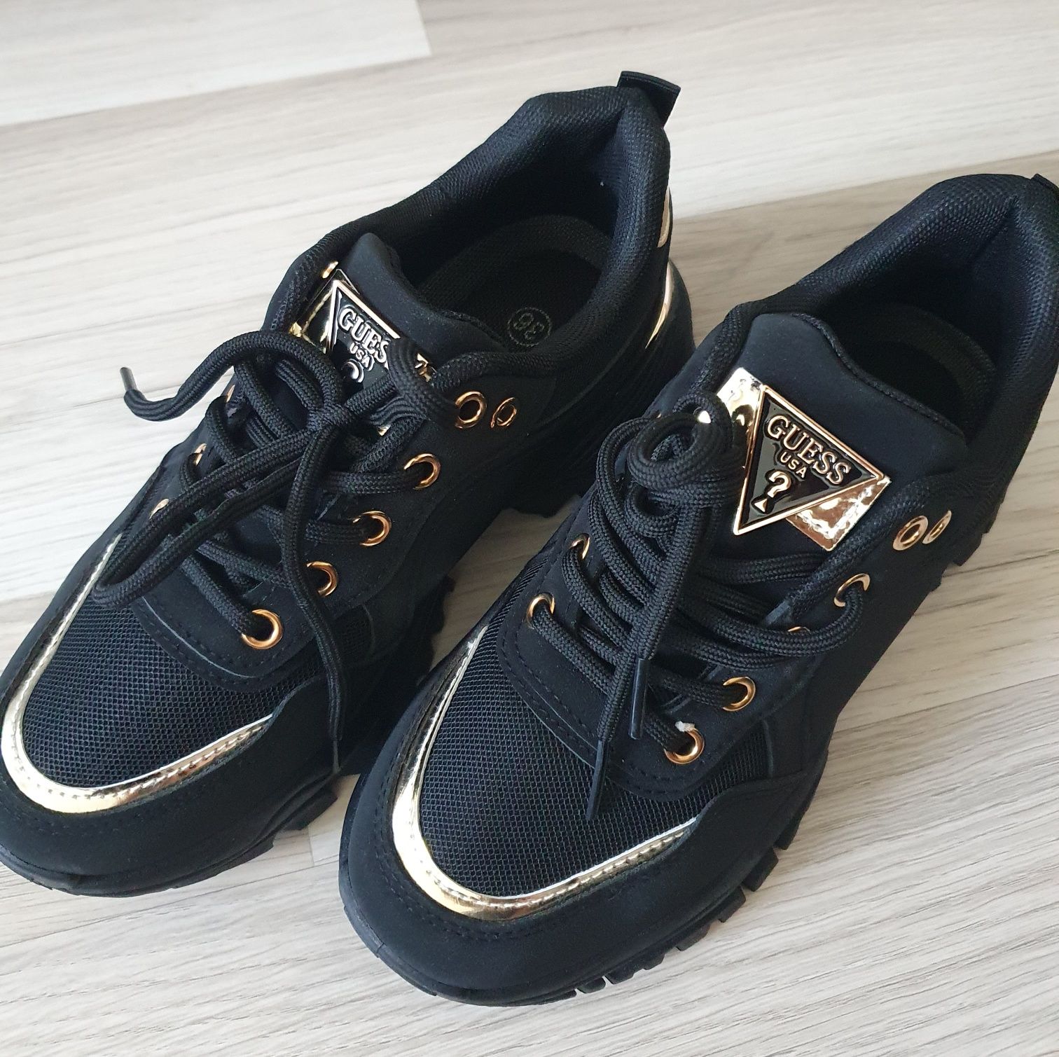 Czarne sneakersy Guess r. 36
