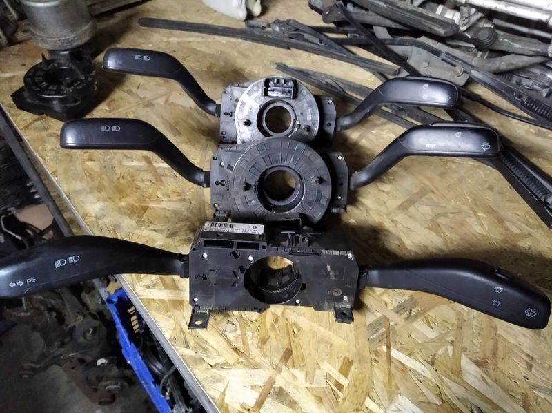 Переключатель Поворотов и Дворников Стрекоза Гитара Passat Golf Audi