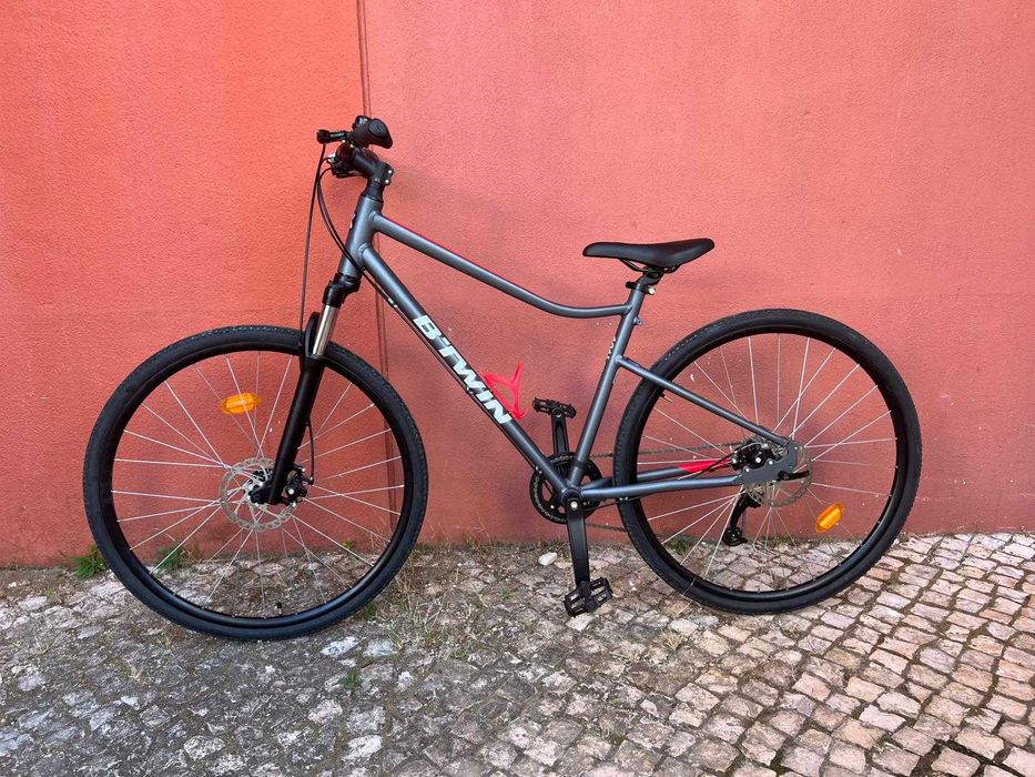 bicicleta trekking Decathlon Btwin Riverside 500