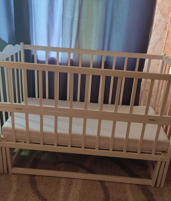 Дитяче ліжко з матрацом