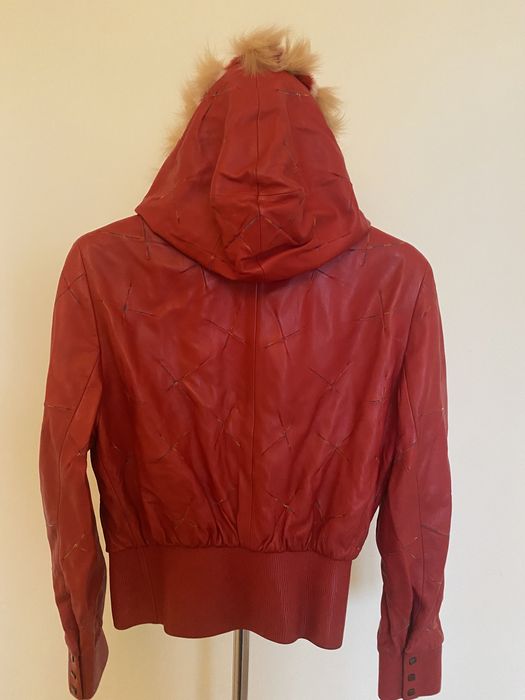 Продам женскую кожаную куртку