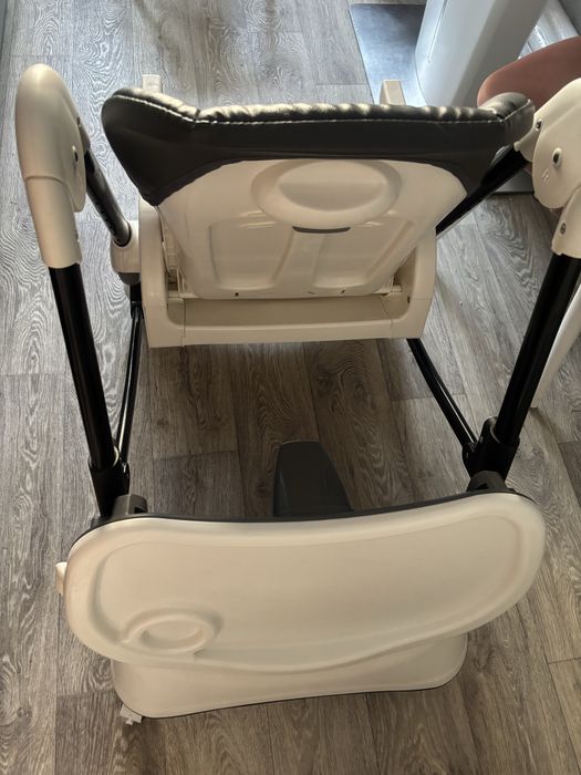 Дитячий стульчик для годування