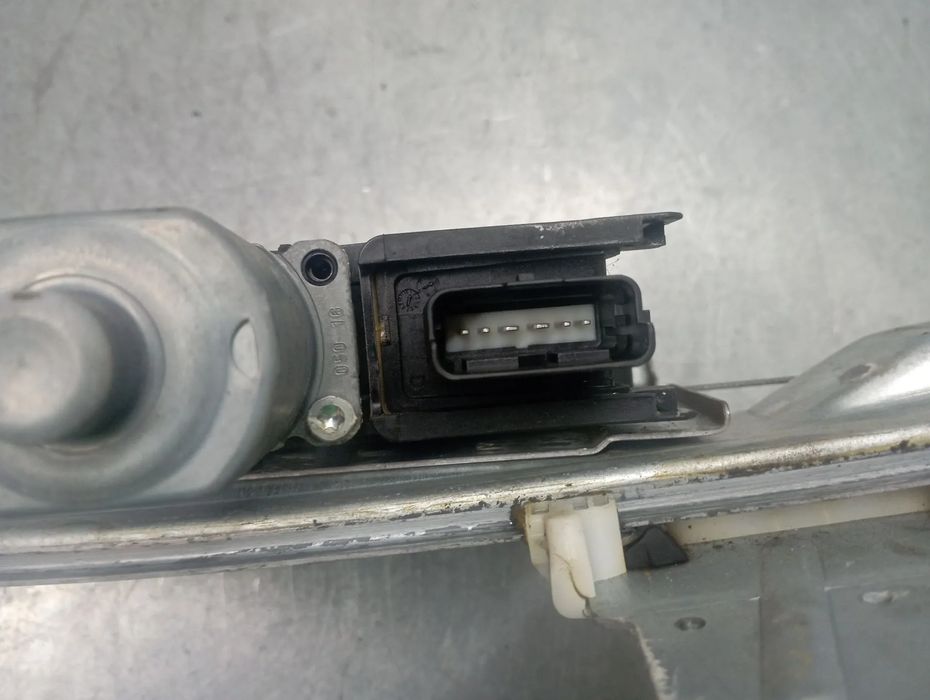 Elevador vidros frente esquerdo PEUGEOT 208