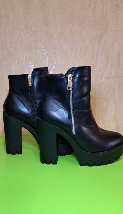 Женские демисезонные ботильоны  на платформе