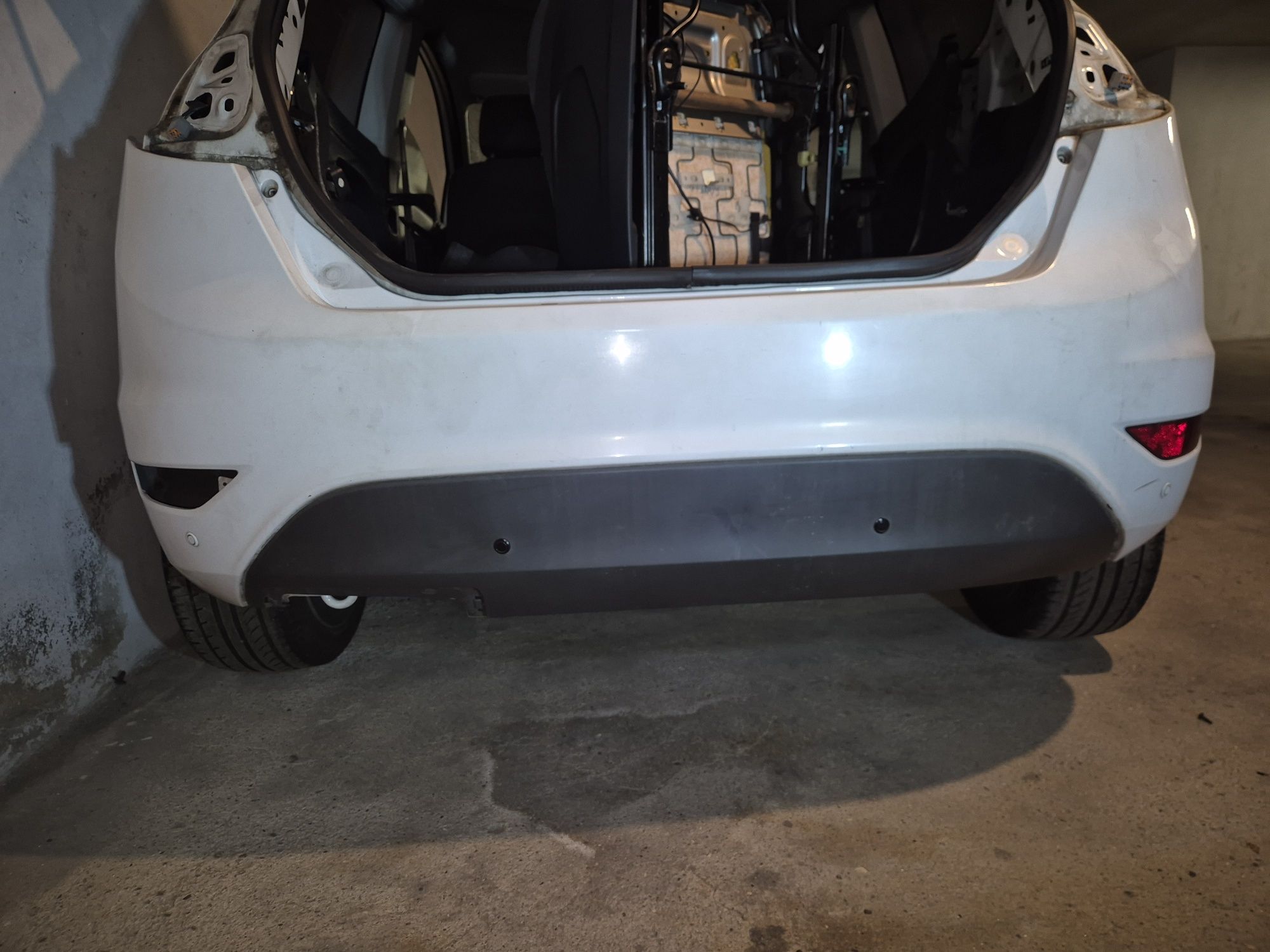 Parachoques traseiro ford fiesta mk6