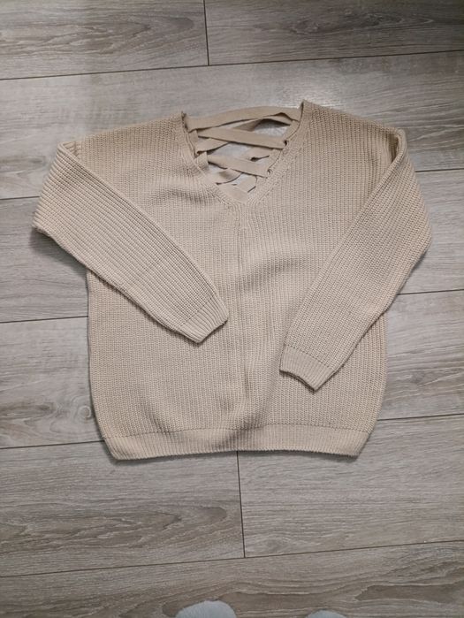 Sweter wiązany z tyłu