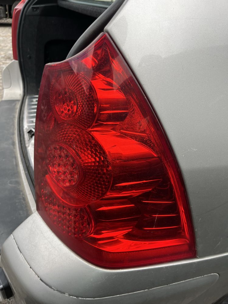 Peugeot 307 kombi - lampa tył tylna prawa - lift