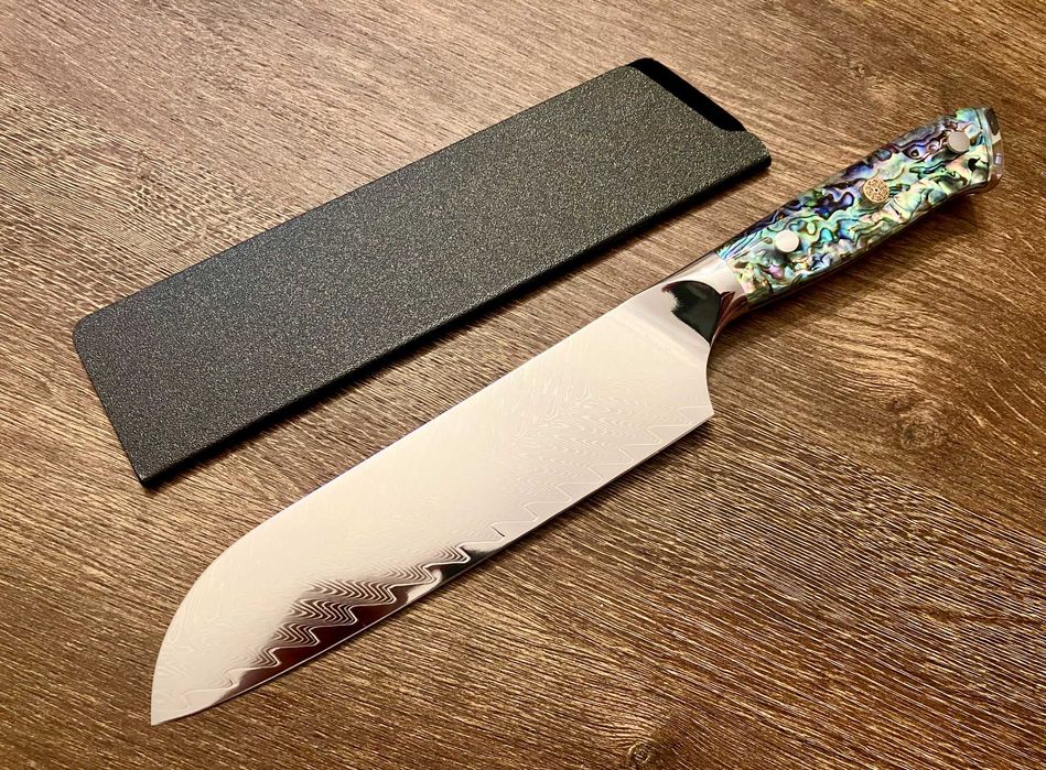 Wspaniały nóż szefa kuchni. Nóż typu Santoku. DAMASZEK 67 warstw