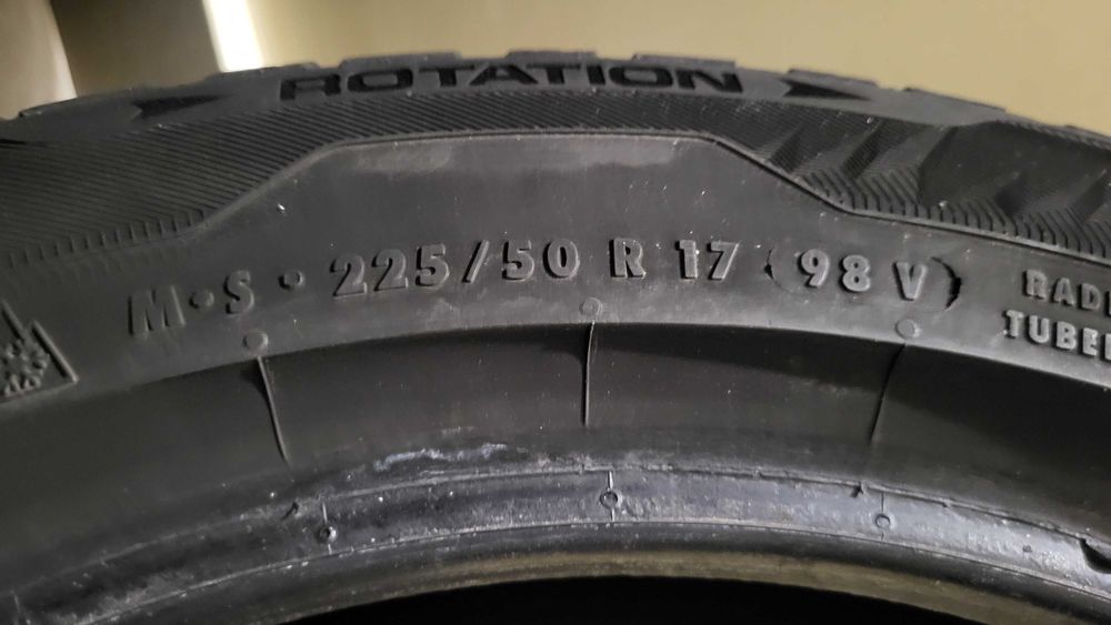 Sprzedam opony zimowe M+S Uniroyal 225/50 R17. Okazja