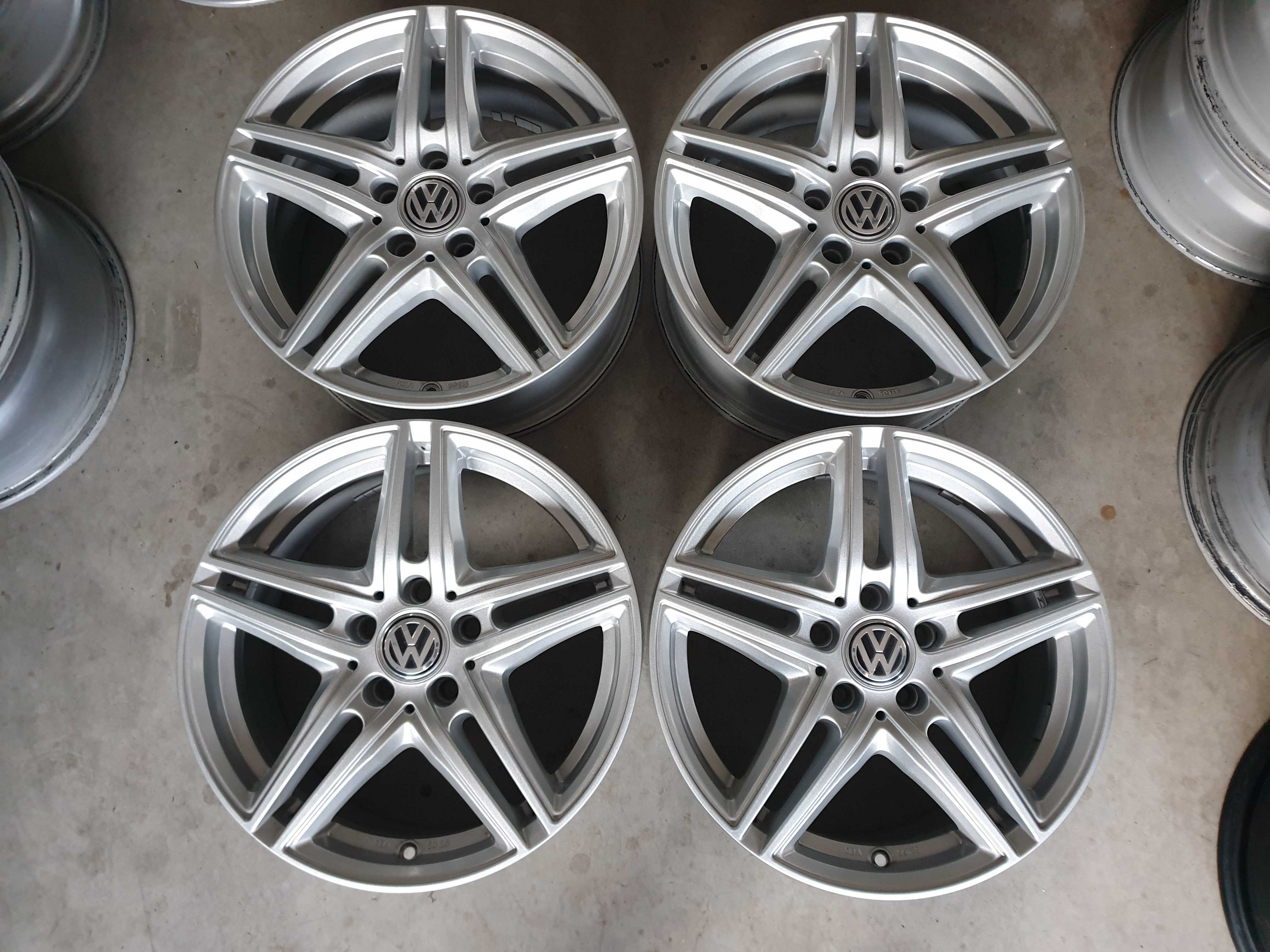 Alufelgi 17" VW Golf VII Passat b6 b7 b8 cc Tiguan Touran Caddy 5x112