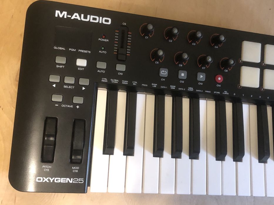 Продам midi-клавиатуру, контроллер M-Audio Oxygen 25 mk lV.