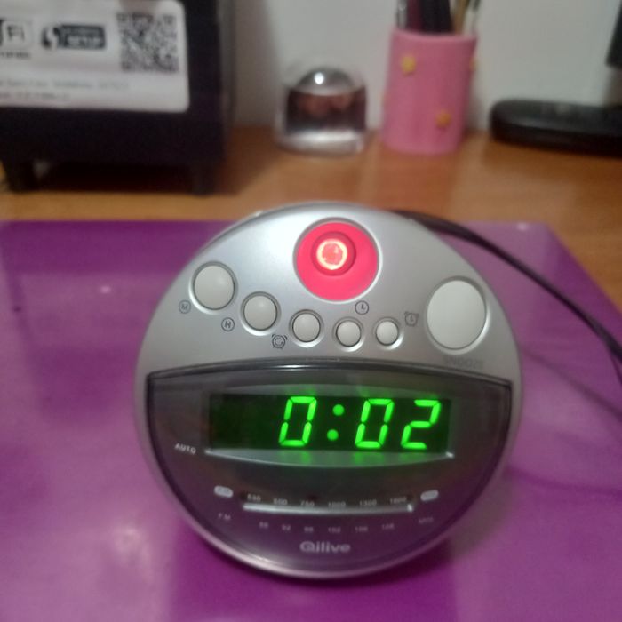 Digital Radio Alarm Clock with Projector and Alarm, in Good Condition, Brand QiliVE64170803130883123