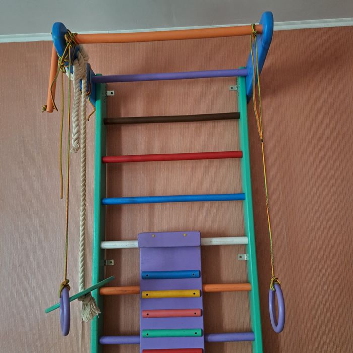 Шведська стінка з турніком і ін.навісним обладнанням