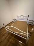 Cama e mesas de cabeceira