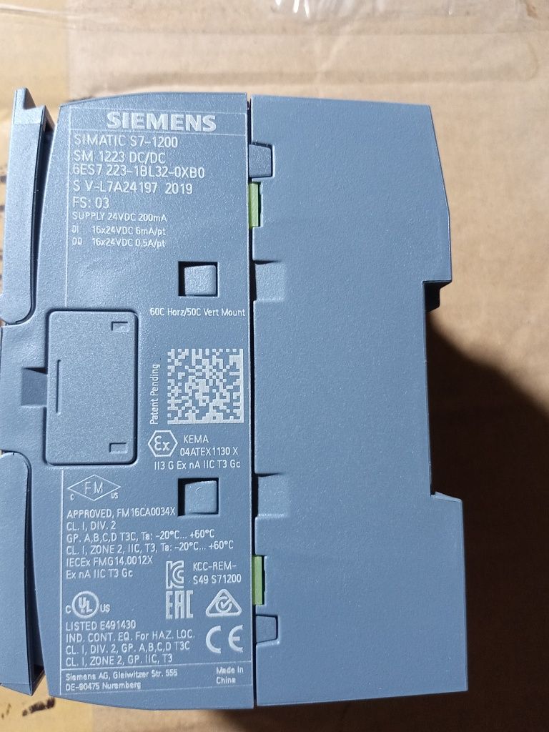 Модуль введення/виводу дискретних сигналів Siemens S7-1200,