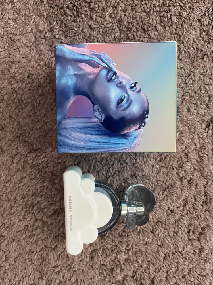 Ariana Grande cloud