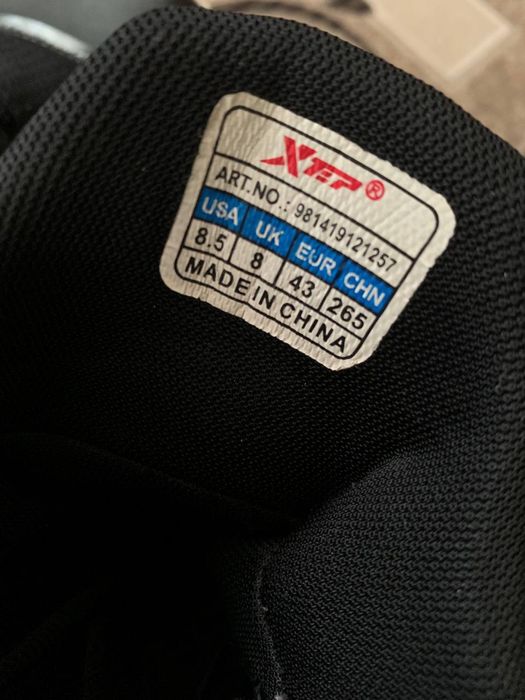 Баскетбольні кросівки Xtep