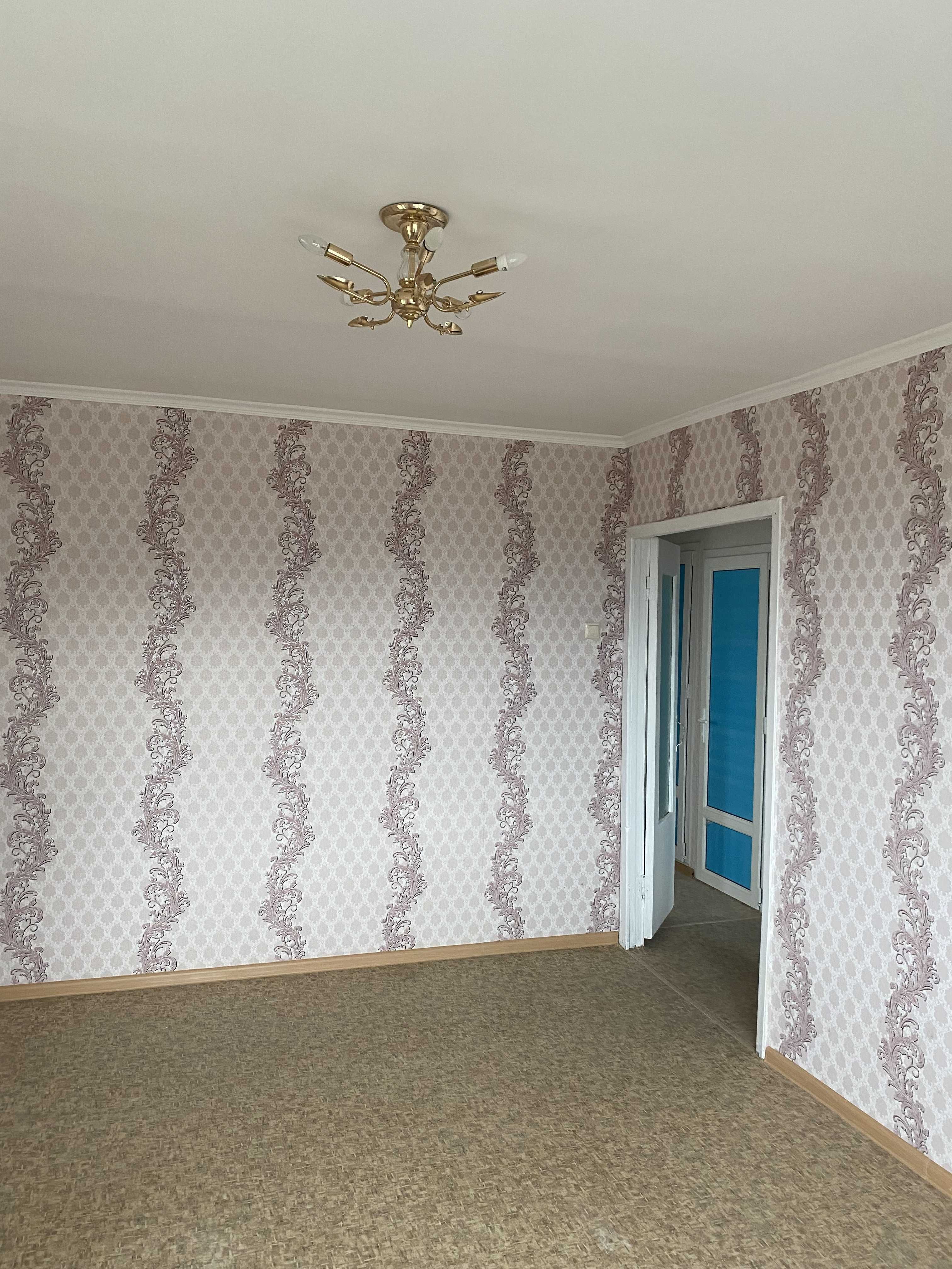 Продам 2 комнатную квартиру  в центре поселка Котовского.