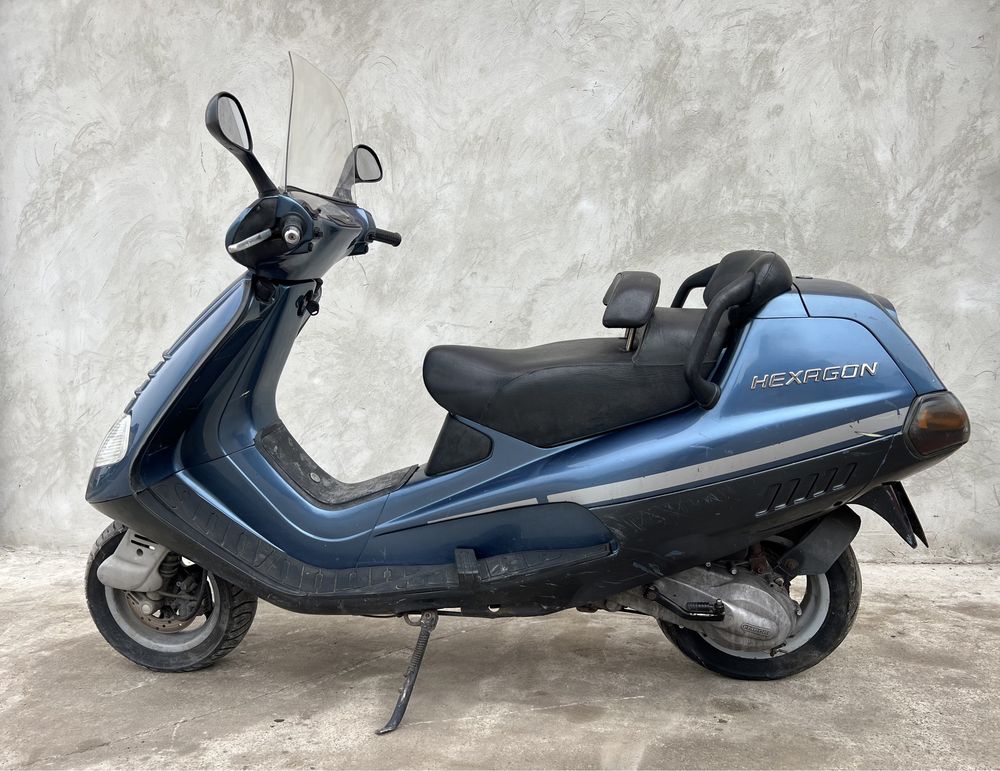 Скутер Piaggio Hexagon