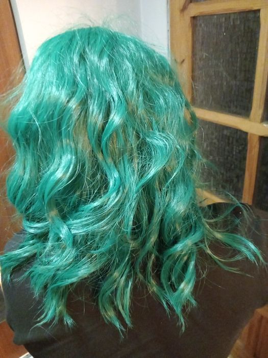 Peruka włosy zielone faliste z grzywką TANTAKO cosplay