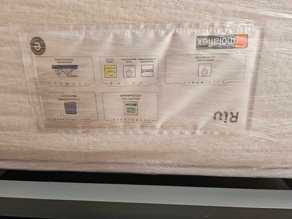 Conjunto de cama, estrado e colchão Molaflex -