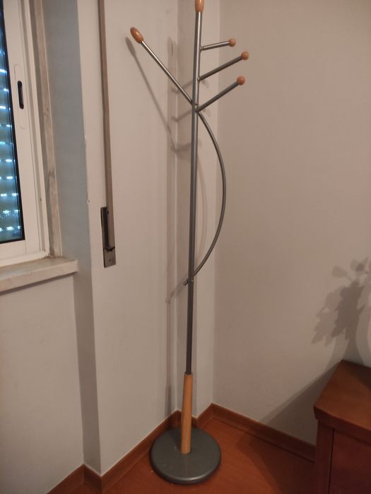 Bengaleiro de Pé Moderno Metal e Madeira