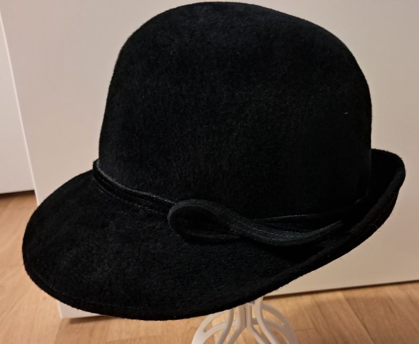 Kapelusz damski czarny,welurowy,stan idealny