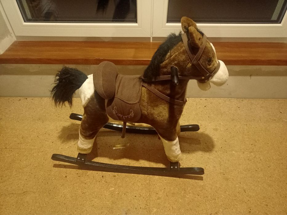 Konik na biegunach z dźwiękiem