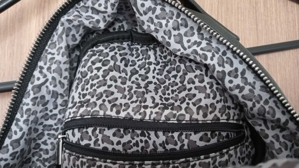 Śliczny plecaczek damski z cekinami