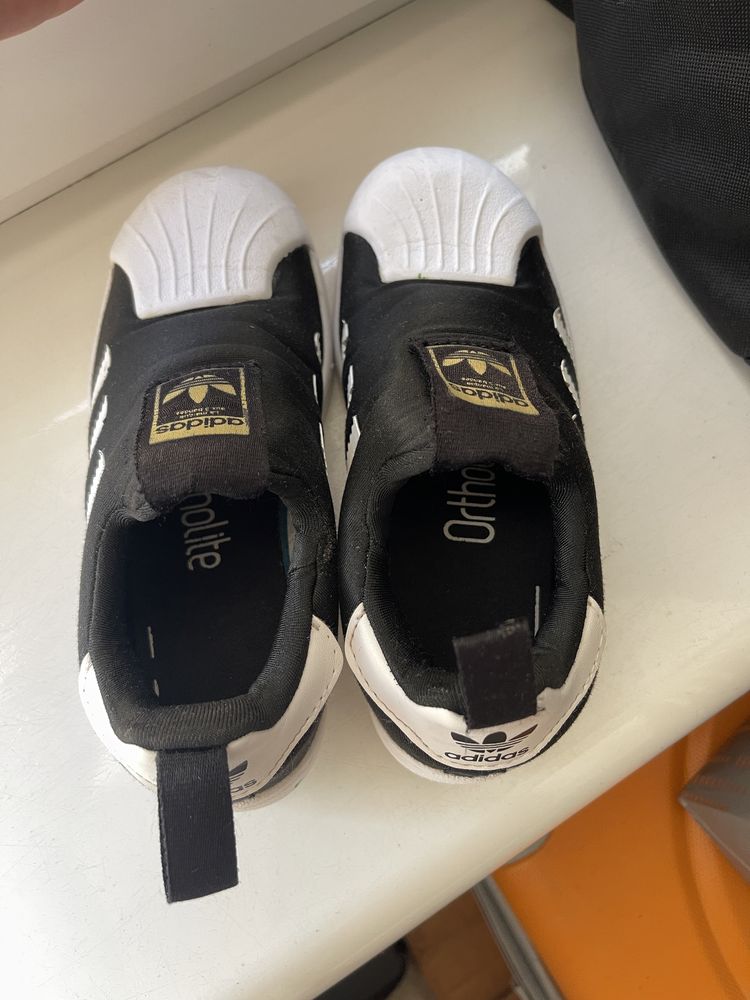 Оригінальні кросівки Adidas  29р. 18,5см для хлопчика