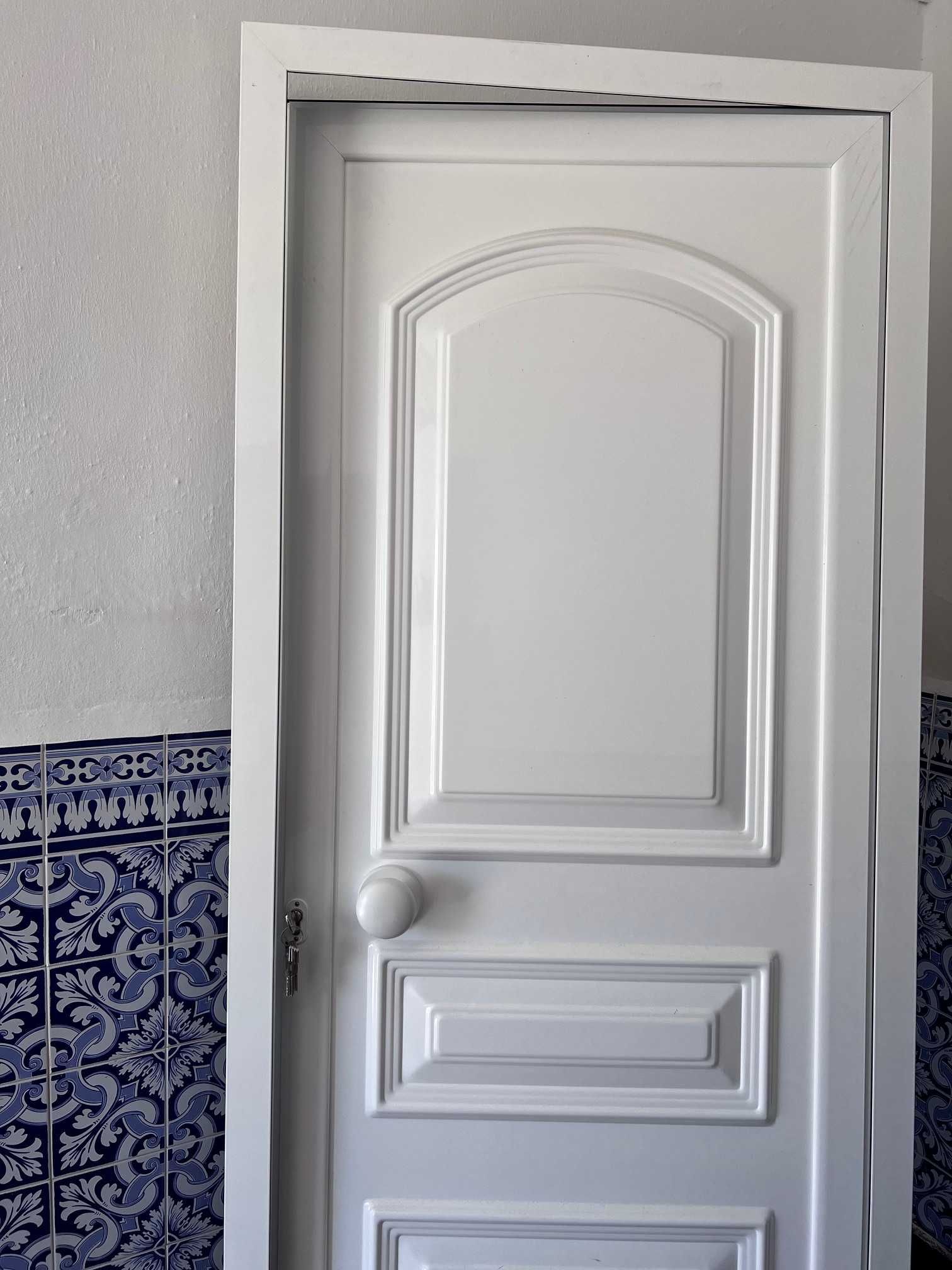 porta de entrada aluminio branco