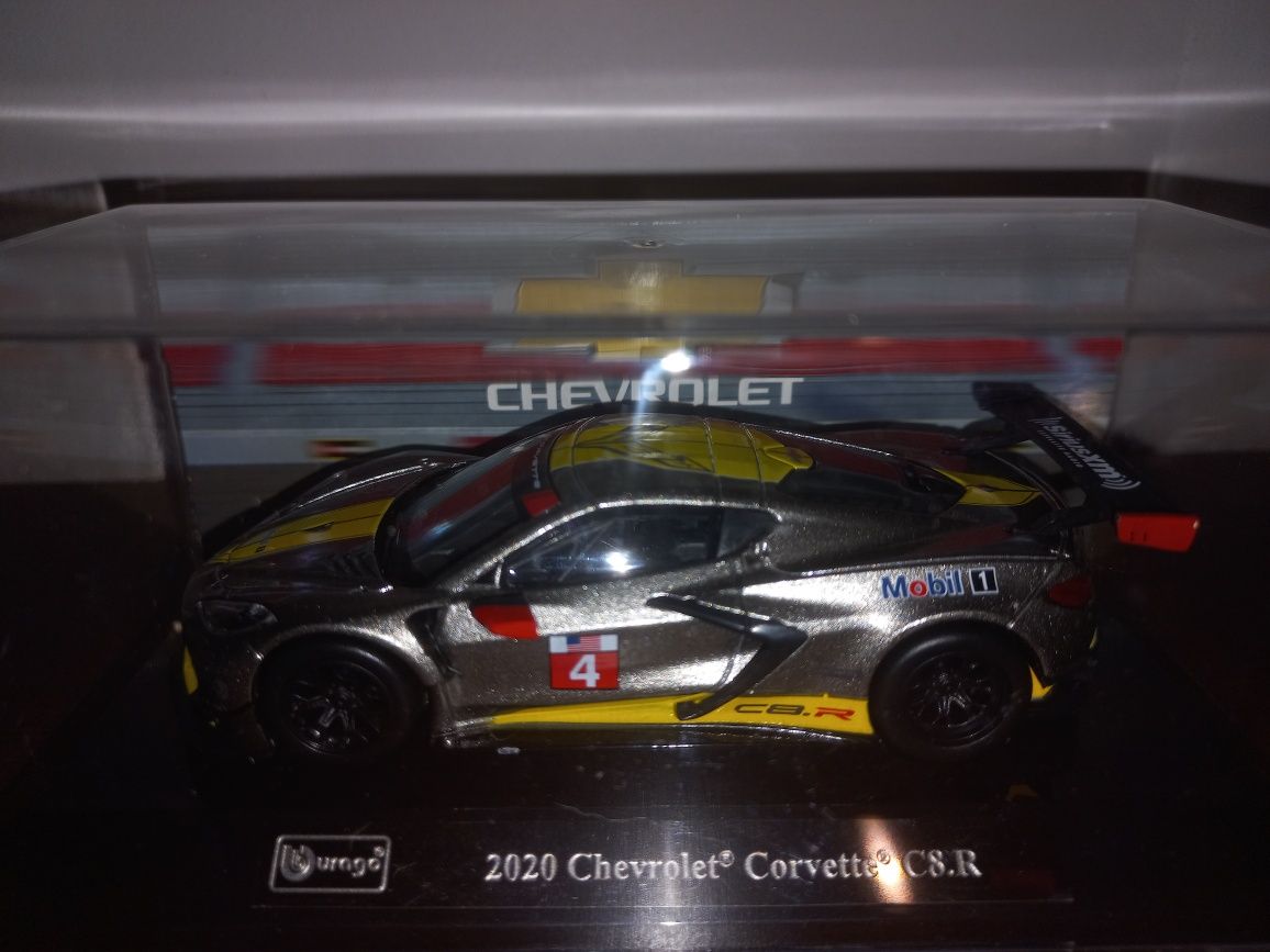 Bburago Chevrolet Corvette CS.R,pod kloszem,skala 1;43