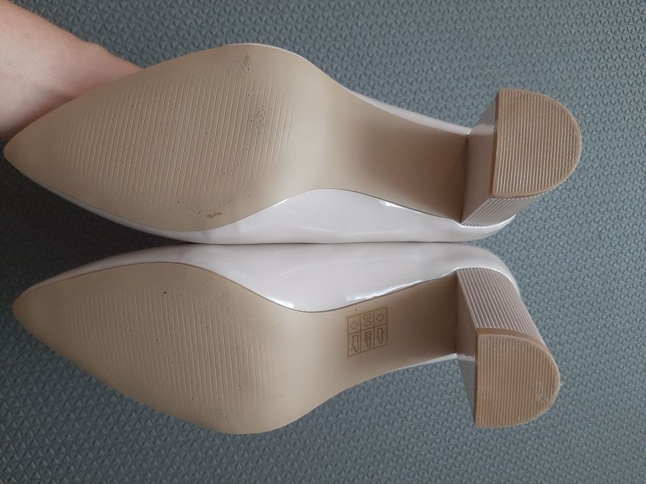 Buty na obcasie r.39