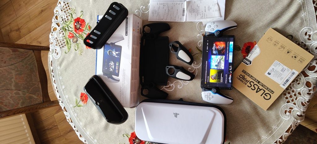 Ps Portal+ etui+stacja ładujaca + szkło + 2etui ochronne