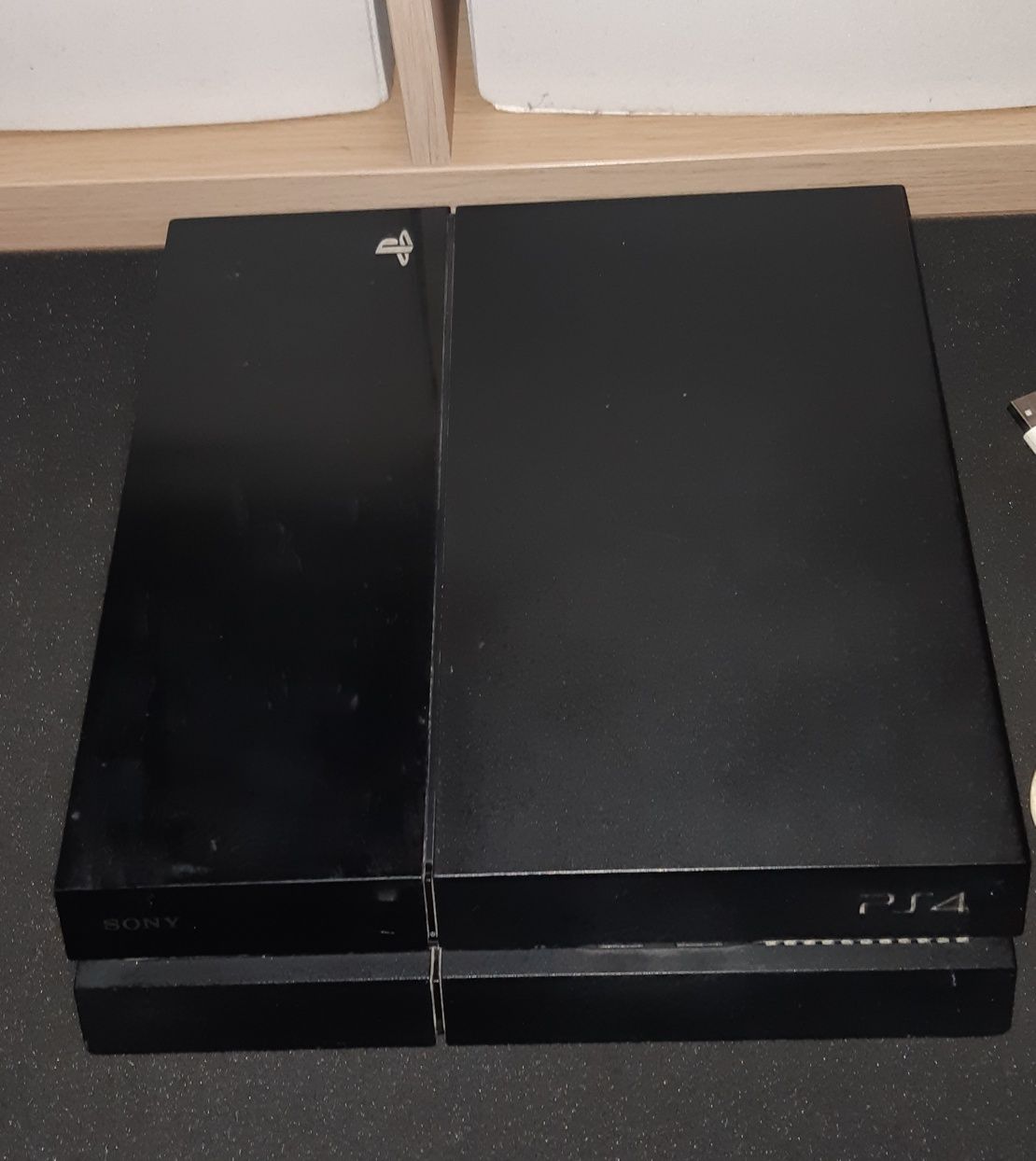 PlayStation 4 com 1 Comando e Jogo Fifa 22 ( 100 €).