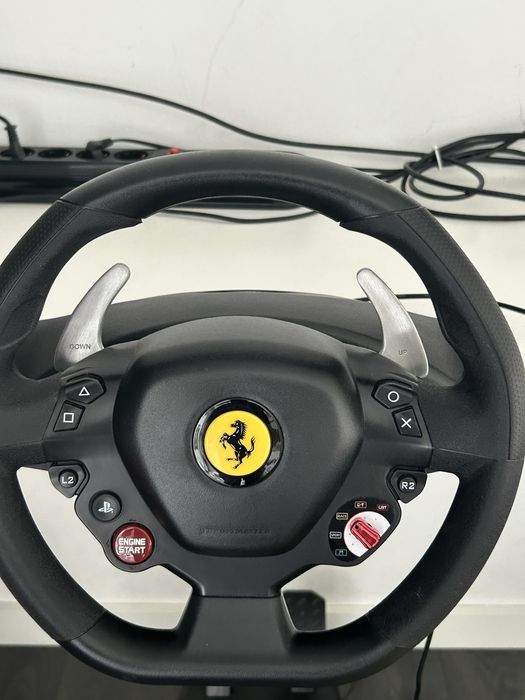 Volante Ferrari PS4