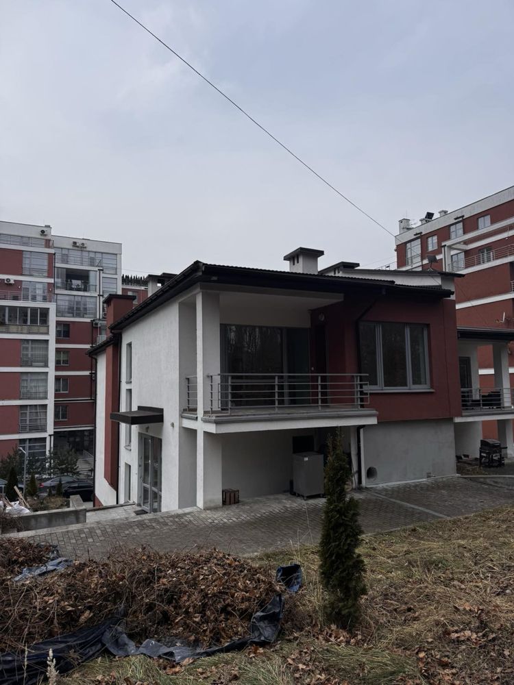 Продаж половини котеджу на Бойківській