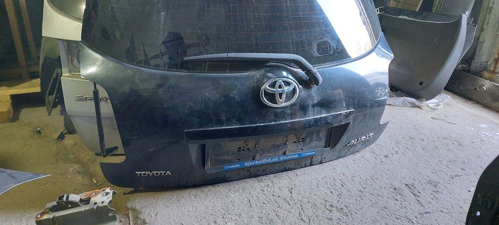 Ляда Toyota Auris 06-12г кришка багажника ауріс