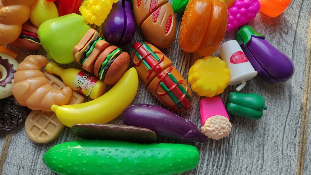 Дитячі овочі фрукти випічка та інша їжа пластмасові