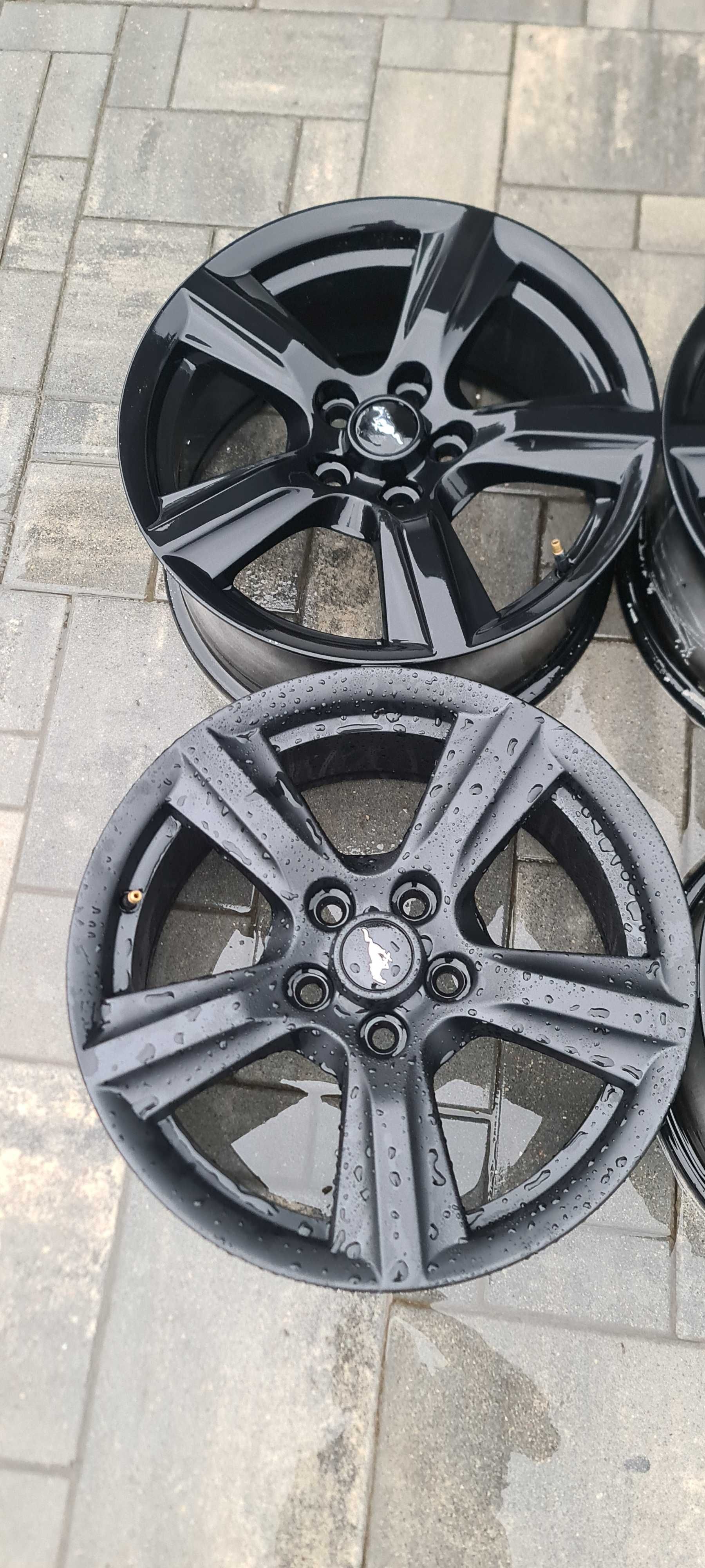 Komplet Felgi Ford Mustang  7.0" x 17" 5x108 ET 37,5
