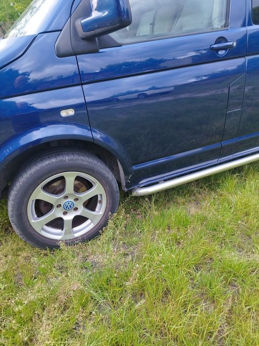 Sprzedam Volkswagen Transporter caravella 9 osób z silnikiem 1.9 TDI
