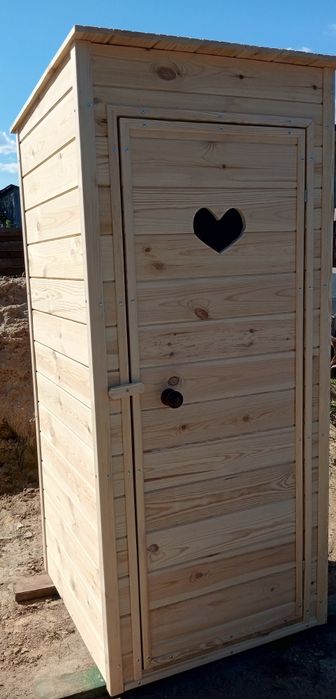 Туалет  деревянный